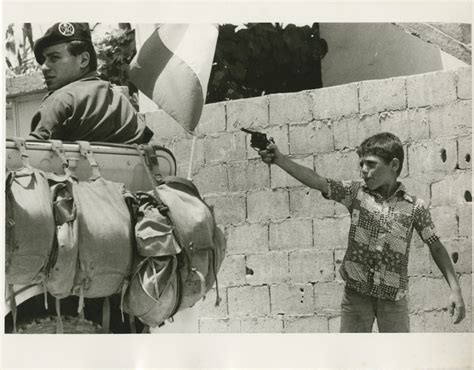 Beirut: Photos from the Israeli invasion of Lebanon 1982/3 - Judah Passow, Chris Steele-Perkins ...