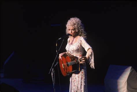 Dolly Parton's Uncle Stepped in Front of a Bus Hoping to Get Insurance ...