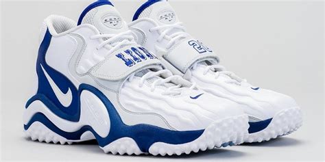 Nike nods to Lions legend Barry Sanders with limited-edition shoes ...