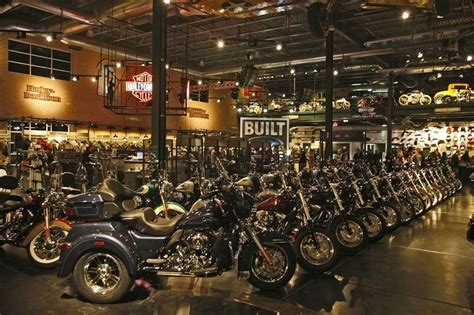 Chicago Harley-Davidson - 5490 Park Pl, Rosemont, IL 60018