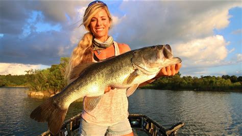 Big 8lb Bass Fishing Central Florida Private Ranch - YouTube