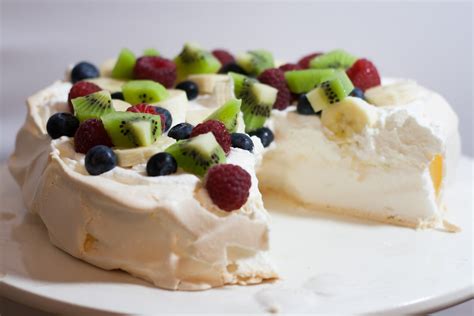 australian pavlova dessert