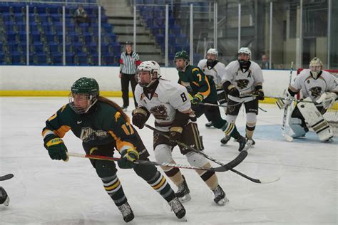 Battle of Saskatchewan closes Cougars hockey season – The Carillon