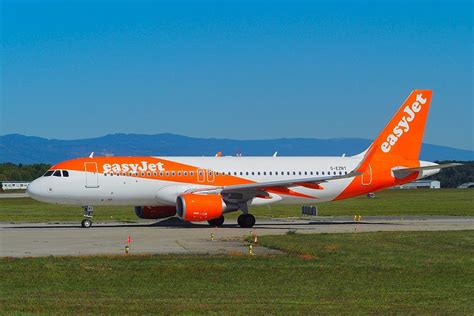 easyJet Fleet Airbus A320-200 Details and Pictures