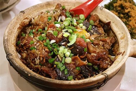 My Kitchen Aromas: Claypot chicken rice with lap cheong