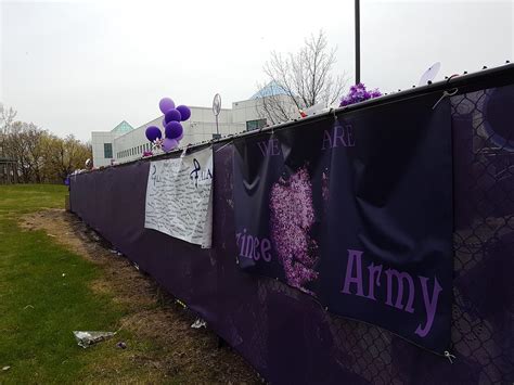 Tribute fence at Paisley Park | In the month of April Prince… | Flickr