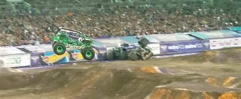 Famous Monster Truck Grave Digger Crashes After Failed Backflip - autoevolution