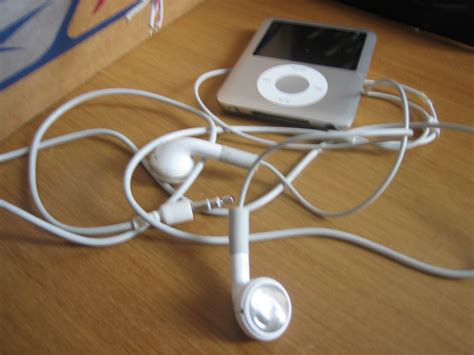 Spy Ipod Earphones With Hidden Microphone : 10 Steps - Instructables