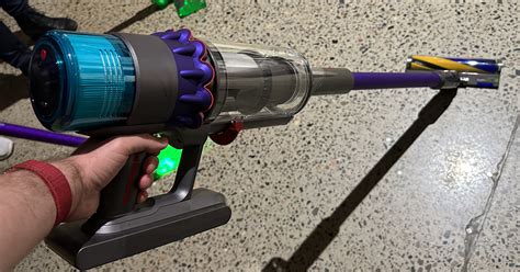 Hands-on with Dyson Gen5detect Absolute | Reviews.org