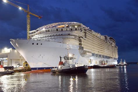 Utopia of the Seas, Last Oasis-Class Cruise Ship, Touches Water for First Time