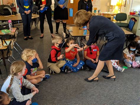 Virginia’s First Lady Visits James River Elementary – WJCC Schools