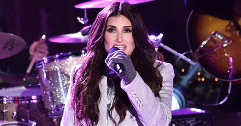 Idina Menzel Talks Mariah Carey Christmas Music in Interview