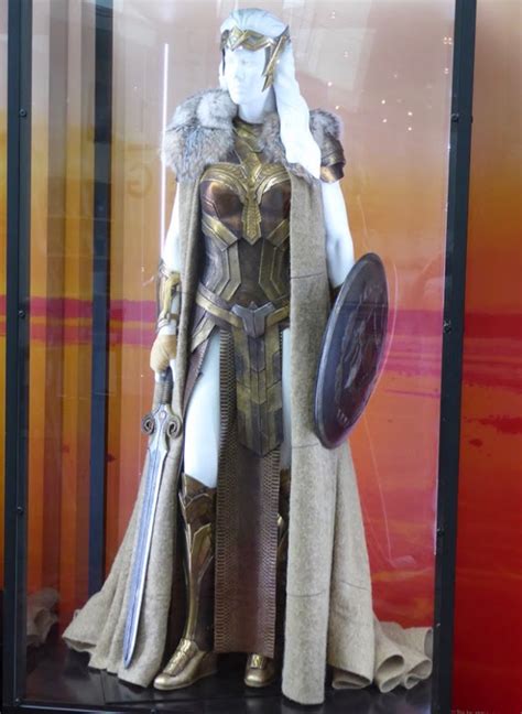 Hollywood Movie Costumes and Props: Gal Gadot and Connie Nielsen Wonder ...