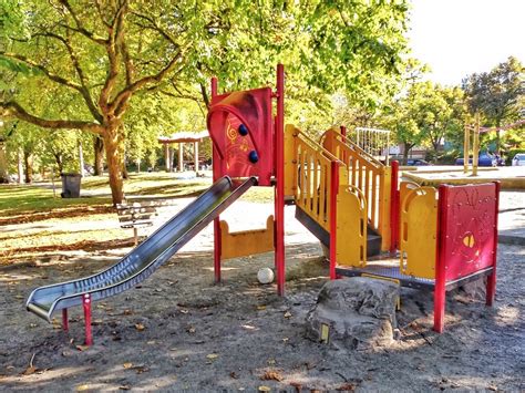 Sunnyside Park Playground - Vancouver Playgrounds