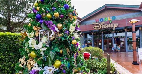 Disney Springs Christmas holiday decor 2020 - Photo 16 of 50