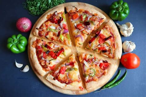 How To Layer A Pizza: 2 Toppings Ways For Your Perfect Crust