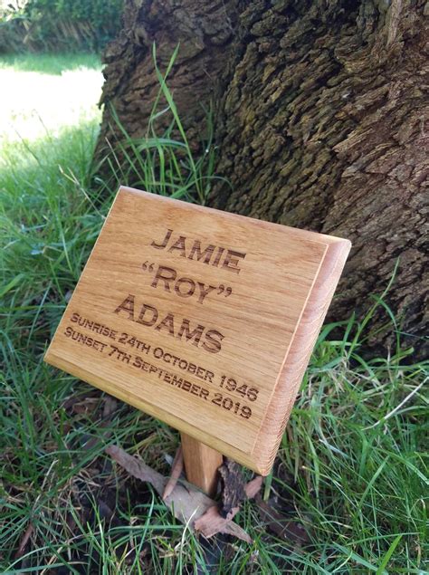 Oak memorial plaque Tree Dedication Plaque Memorial Garden | Etsy