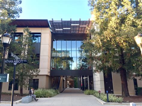 Stanford Law School – Palo Alto Daily Post