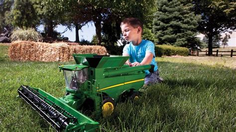 11 Best 1/16 Farm Toys Every Kid Loves