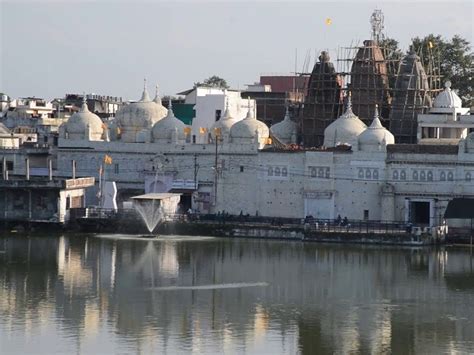 Hanumantal Bada Jain Mandir, Jabalpur - Timings, History, Darshan, Pooja Timings