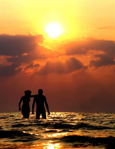 15+ Pictures of Love Couples at Sunset, Couple Sunset Wallpapers