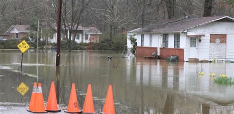 Oxford neighborhoods flood, some residents evacuated | Free ...