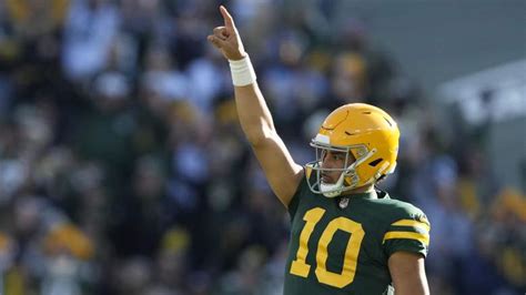 Packers QB Jordan Love Projected to Sign Franchise-Record Deal