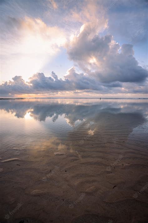 Premium Photo | Photo of sunrise in bali on the beach