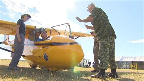 Pilot of Gimli Glider returns to air strip 30 years later | CBC News