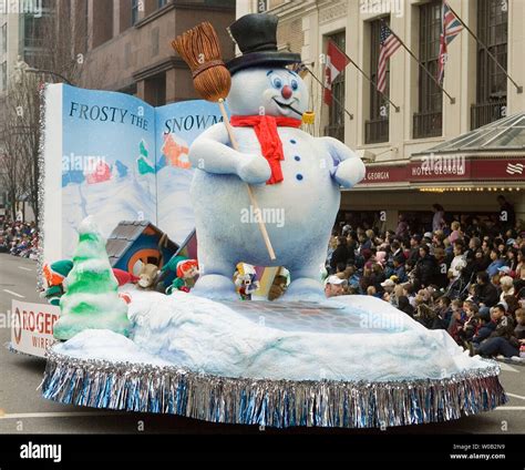 Frosty the snowman in a parade hi-res stock photography and images - Alamy