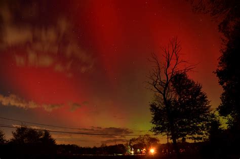 Red Aurora Borealis Awesome northern lights show | Aurora borealis ...