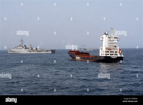 Amphibious transport dock ship hi-res stock photography and images - Alamy