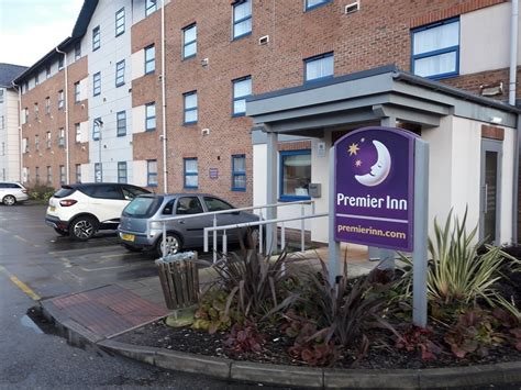 PREMIER INN MANCHESTER WEST DIDSBURY HOTEL - Updated 2022