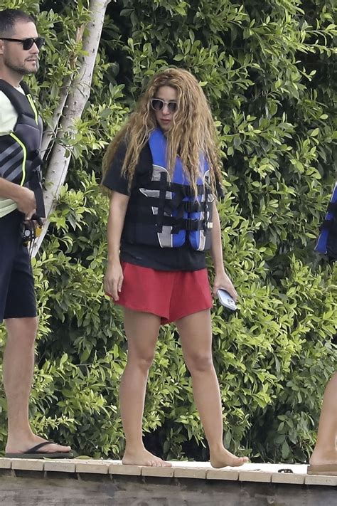 Shakira - Jet Ski Adventure in Miami 09/04/2023 • CelebMafia