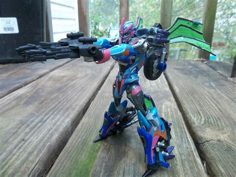 Minor/Repaint: - Prime Beast Hunters Arcee V3 | TFW2005 - The 2005 Boards