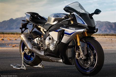 2015 Yamaha YZF-R1M - An Exclusive Track Weapon - Asphalt & Rubber