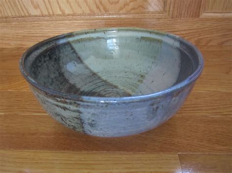 Wheel thrown bowls Raku Kiln, Pottery Wheel, Pottery Studio, Wheel Thrown, Serving Bowls, Clay ...