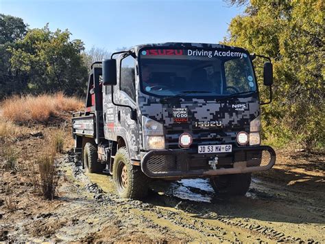 Isuzu NPS 4x4 (2020) Review - Expert Isuzu NPS Commercial Vehicle Reviews - AutoTrader