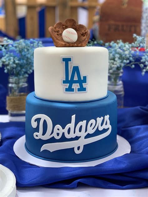 LA Dodgers Fondant Cake | Dodgers cake, Dodgers birthday party, Party ...