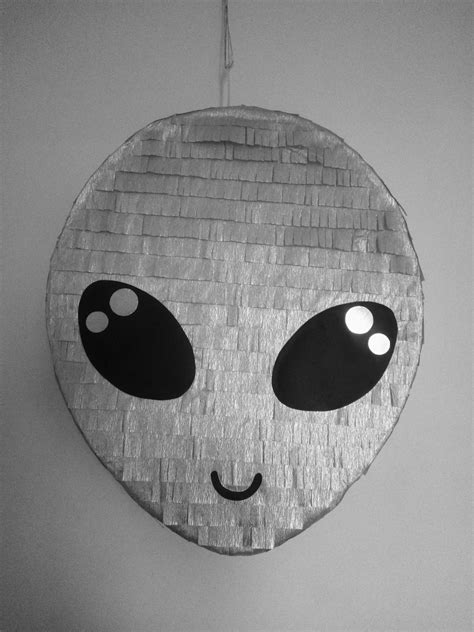 Silver Alien Piñata | Fiesta del espacio, Fiesta galactica, Fiesta espacial