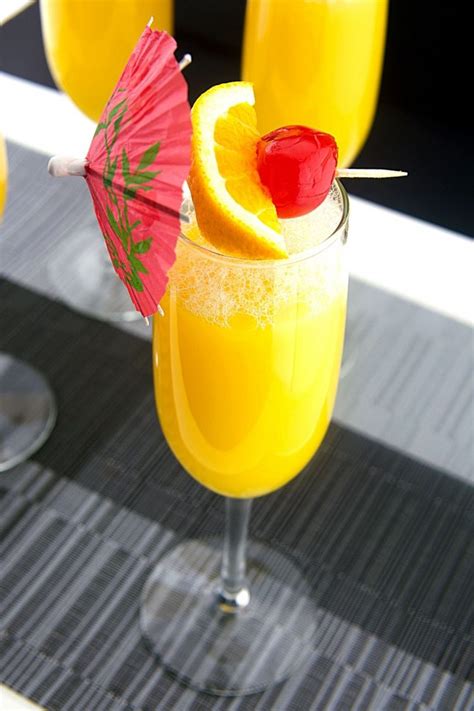 Orange Juice Mimosa Brunch Cocktails Recipe | Foodzetic