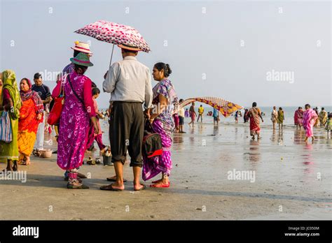 Hundreds of pilgrims are gathering on the beach of Ganga Sagar ...