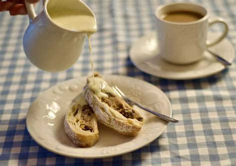 Authentic Austrian Apfelstrudel - Prepare and Serve