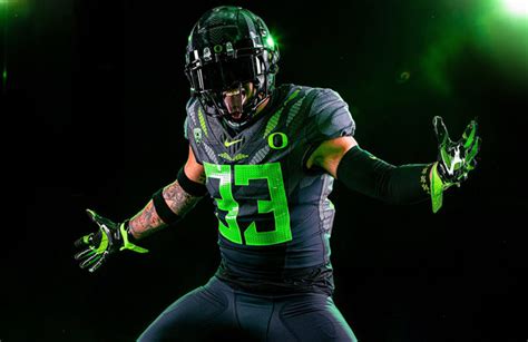 Oregon Ducks Unveil “Ohana” Alternate Uniforms – SportsLogos.Net News