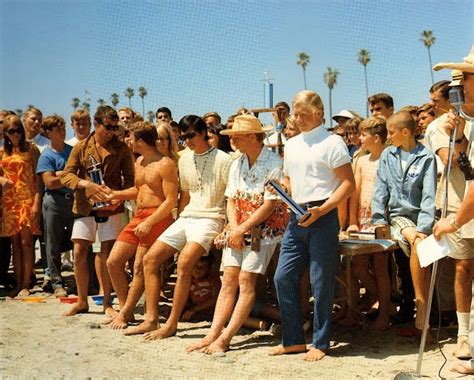 40 Groovy Pictures Capture Beach Scenes in the U.S During the 1960s ~ Vintage Everyday | Surfing ...