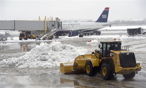 How are local airports taking on the snow? - WTOP News