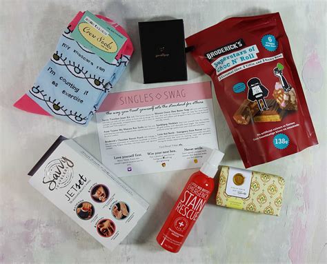 SinglesSwag Subscription Box Review & Coupon - December 2016 - Hello Subscription