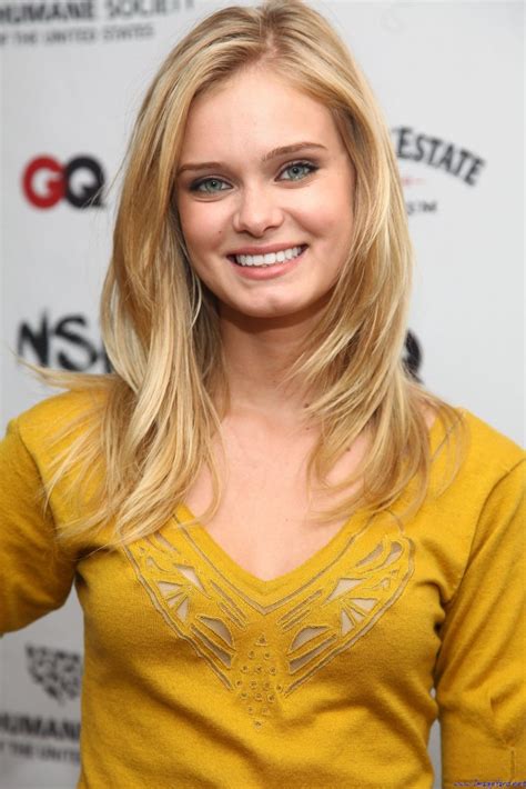 FASHION: Sara Paxton Weight