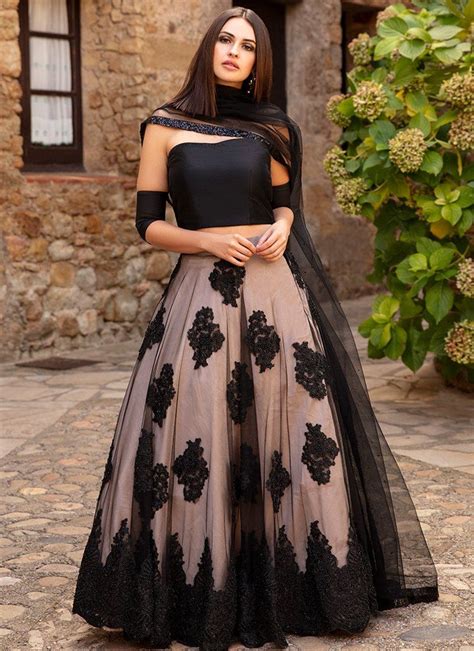 Black and Mauve Embroidered Lehenga | Vestidos estilosos, Vestidos indianos, Vestidos glamourosos