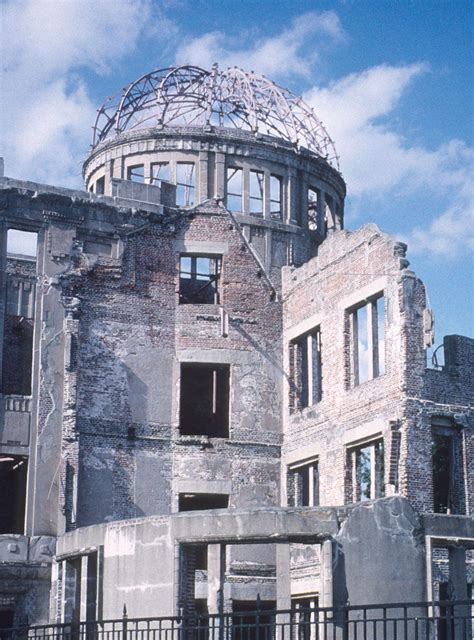 Atomic bombings of Hiroshima and Nagasaki - The bombing of Nagasaki ...